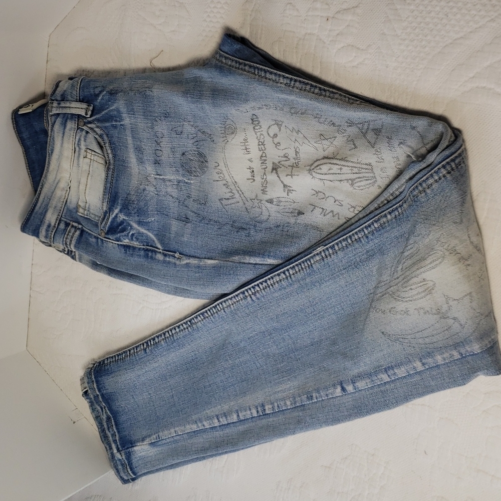Indigo Rein Distressed Ankle Jean
